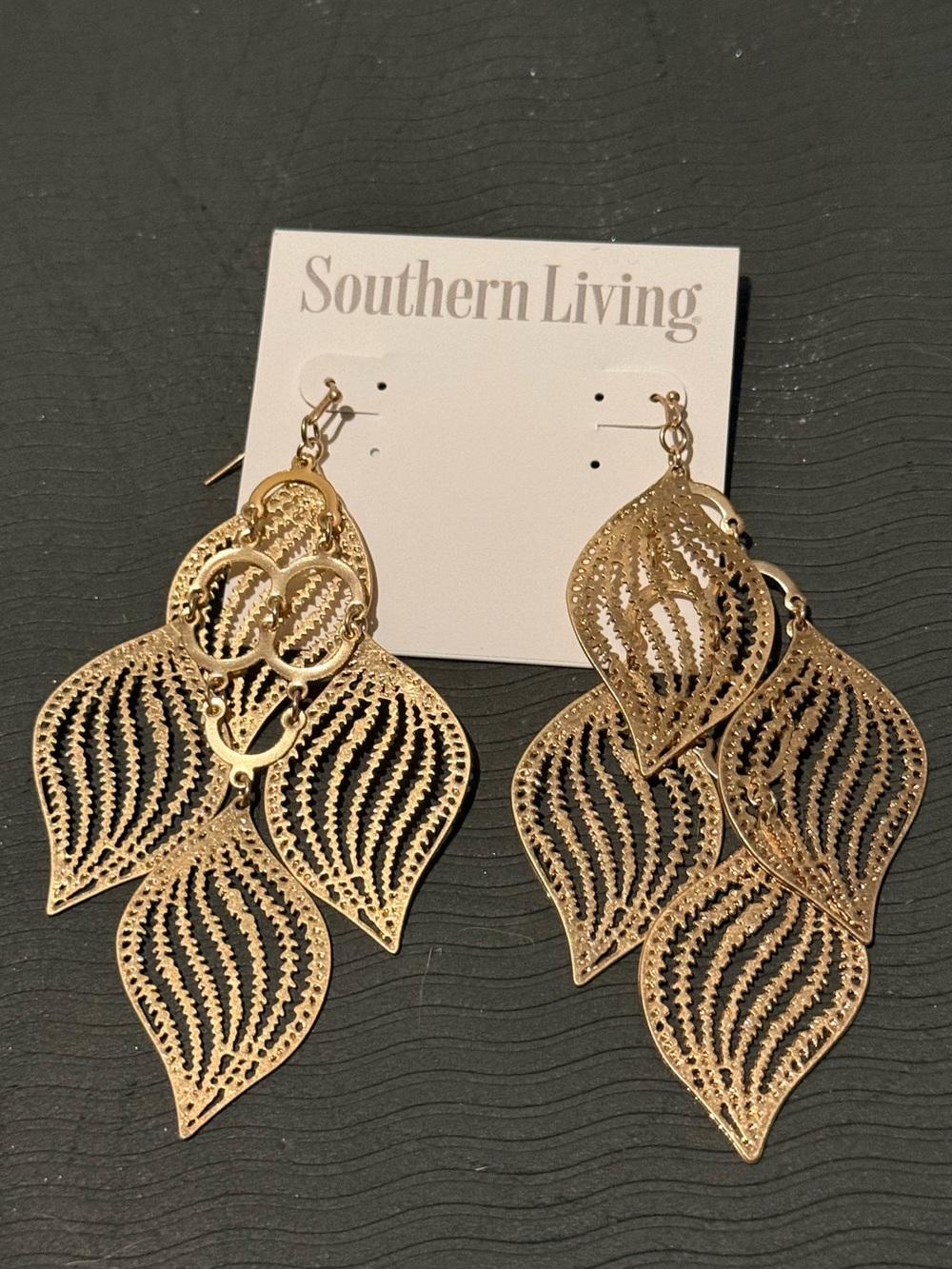 NWT Southern Living Gold Filigree Leaf Chandelier Earrings